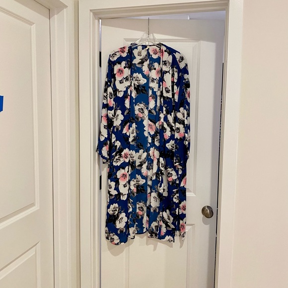 Pocketed blue floral print chiffon cover-up - Picture 4 of 4